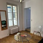 Petite Maison Et Son Jardinet