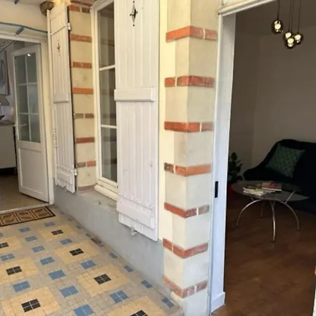 Petite Maison Et Son Jardinet Дом отдыха *